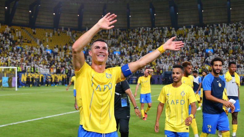 بالفيديو.. تصرف رونالدو خلال مباراة شباب الأهلي الإماراتي يثير الجدل
