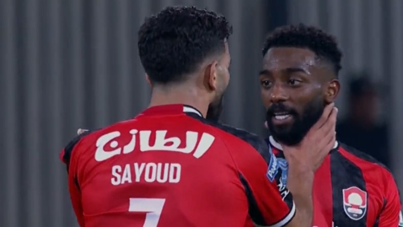اشتباك بالأيدي بين سعيود وزميله في الدوري السعودي