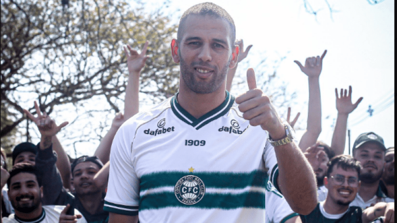بالفيديو.. سليماني يحظى باستقبال كبير من جماهير كوريتيبا البرازيلي