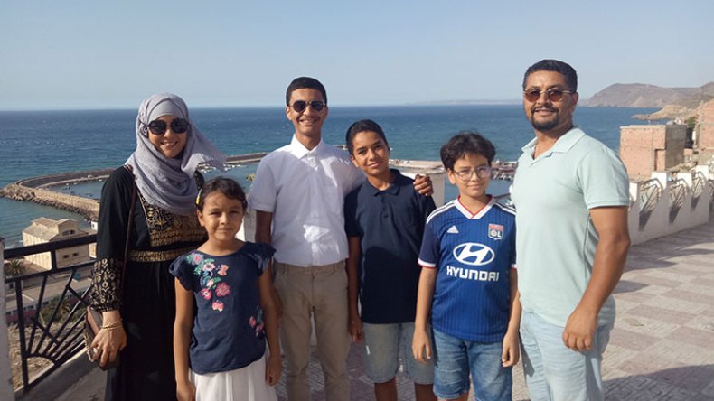 آل زقار.. أسرة مغتربة لا يتحدث أفرادها إلا الفصحى
