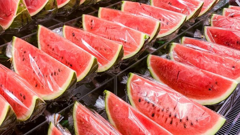 “البطيخ الملوث” يثير قلقا في المغرب.. استجواب 3 وزراء