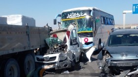 بالفيديو.. 3 مصابين في حادث تصادم خطير بالعلمة