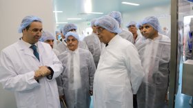 عون يدعو المستثمرين الخواص لمضاعفة إنتاج المواد الصيدلانية