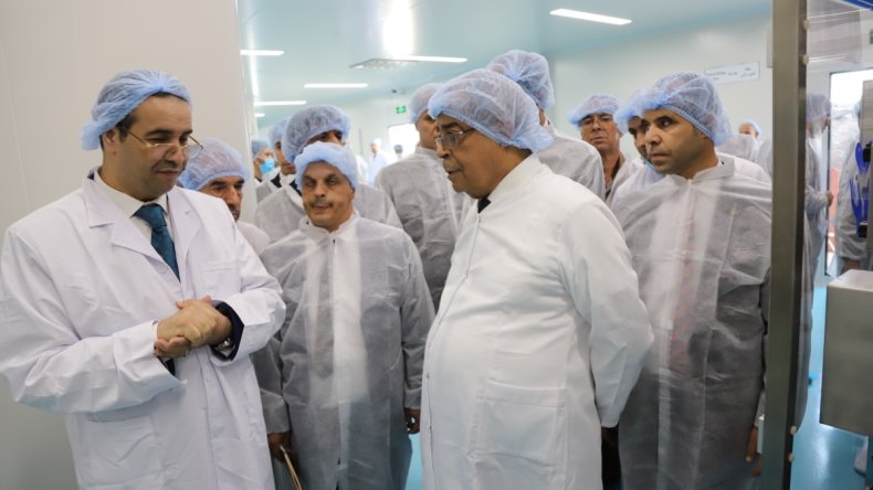 عون يدعو المستثمرين الخواص لمضاعفة إنتاج المواد الصيدلانية