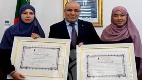 بلمهدي يُكرّم  المتوجتين في المسابقتين الدوليتين لحفظ القرآن الكريم  