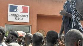 فرنسا تغلق سفارتها في النيجر