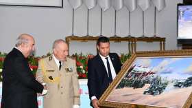 بالصور.. الفريق أوّل شنقريحة يكرّم الرئيس تبون