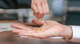 “طلاق الموظفات يسُّر الخاطر”.. تغريدة تشعل جدلا كبيرا