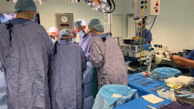 امرأة تتبرع لأختها برحمها في عملية جراحية نادرة