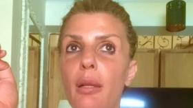 فنانة مصرية تنتقد مصلى النساء وتشبه بابه بـ “مدخل المطبخ”