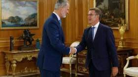 الملك الإسباني يكلّف زعيم اليمين بتشكيل الحكومة