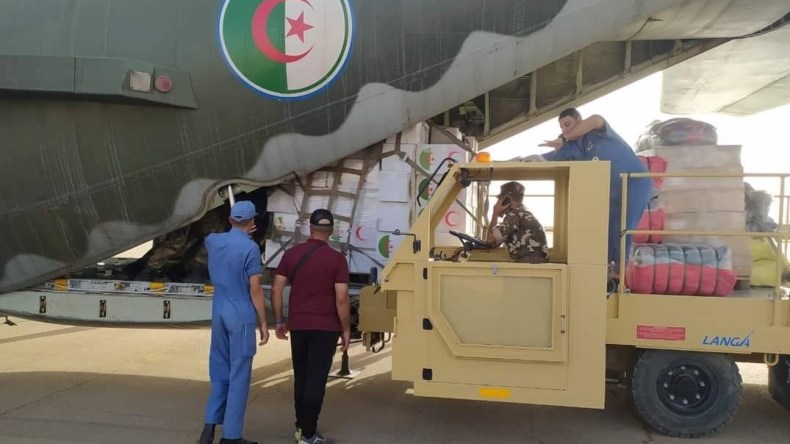 فيضانات إن قزام: وصول 58 طنا من المساعدات للمتضررين