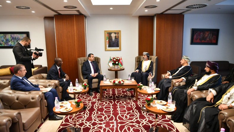 وزير الطاقة يتحادث مع رئيس مجلس الشورى لسلطنة عمان