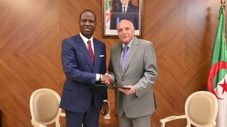عطاف يستلم أوراق اعتماد السفير الجديد للكونغو في الجزائر