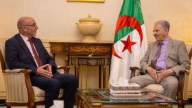 بحث سبل تعزيز التشاور السياسي بين قوجيل ورئيس “حمس” (صور)