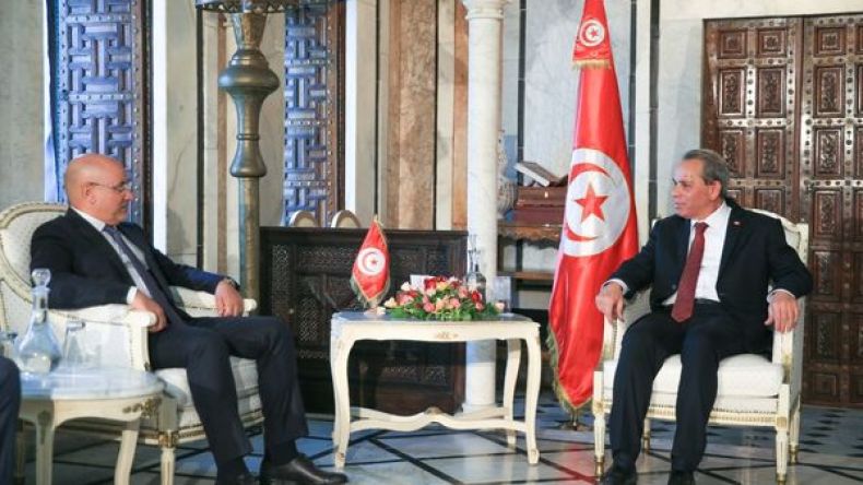 وزير التجارة يُستقبل من قبل رئيس الحكومة التونسي