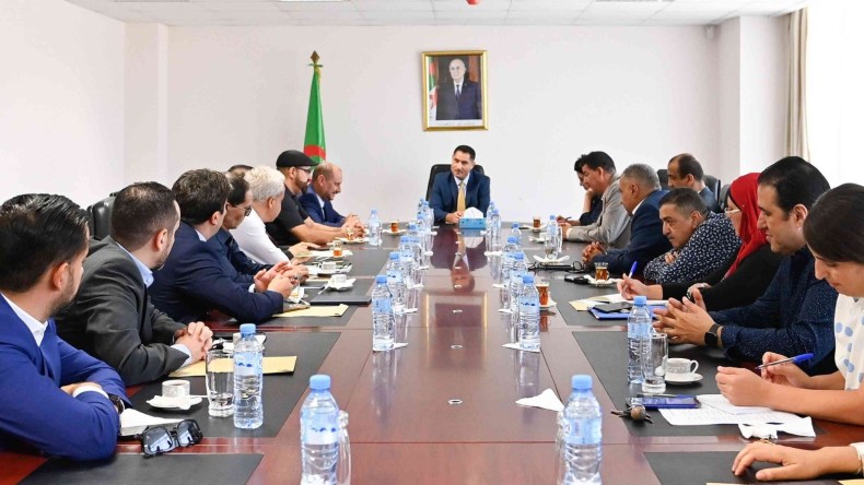 تقوية المنظومة الإعلامية محور لقاء وزير الاتصال ومدراء القنوات الخاصة