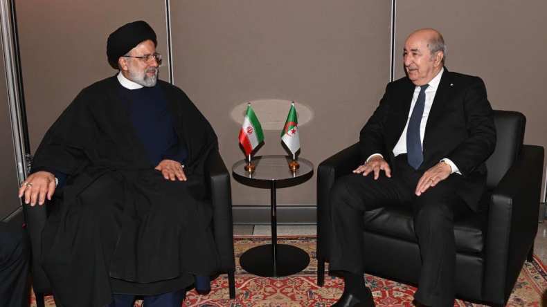 الرئيس تبون يجري محادثات مع نظيره الإيراني