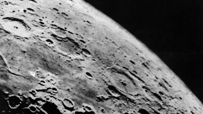 “حفرة على القمر” خلفها تحطم مركبة “لونا-25” الروسية (فيديو)