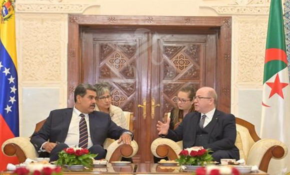 Escale technique à Alger du président vénézuélien Nicolas Maduro