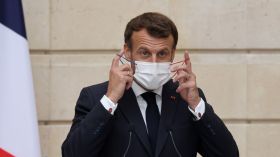 Covid-19: Un généraliste suspendu deux semaines après avoir consulté le passe vaccinal d’Emmanuel Macron