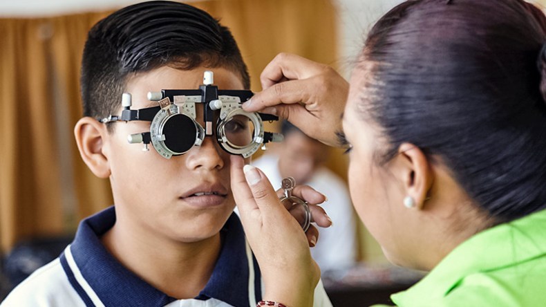 أمراض العيون والسمع والحساسية والبدانة تحت المجهر