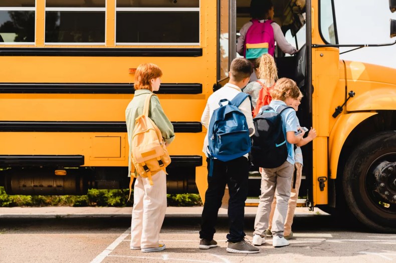 Une école va chercher les élèves chez eux pour lutter contre l’absentéisme
