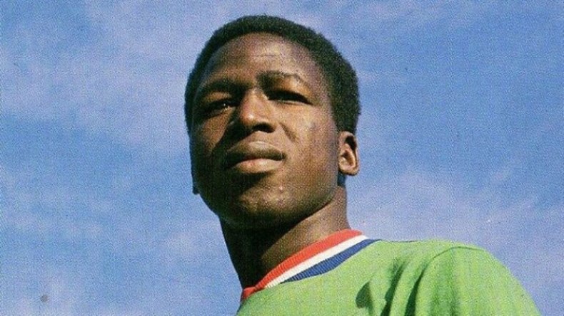 وفاة صاحب أوّل جائزة لـ “الكرة الذّهبية” الإفريقية