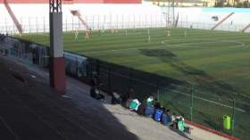 مباراة بِلا ملعب وأخرى بِمُدرّجات شاغرة