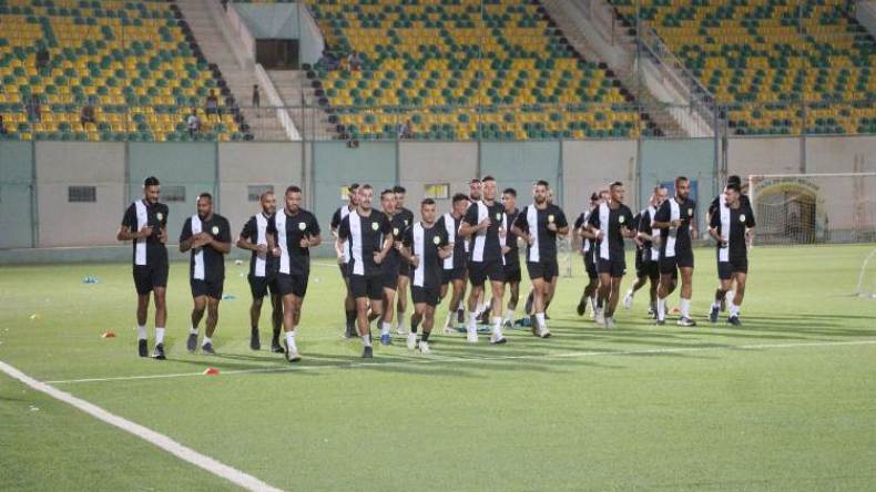 صدارة الترتيب بِثلاثة رؤوس