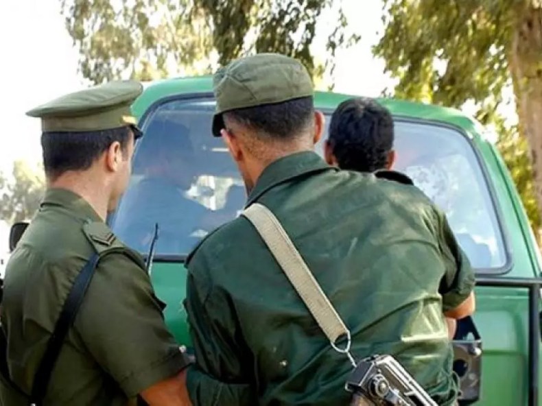 Démantèlement d’une dangereuse bande de quartier et saisie d’armes blanches à Douéra