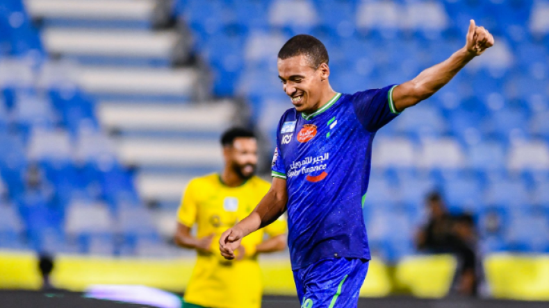 بالفيديو.. بن دبكة يتألق بهدف جميل مع الفتح السعودي