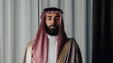 Le RN accuse Benzema pour sa tenue traditionnelle saoudienne!