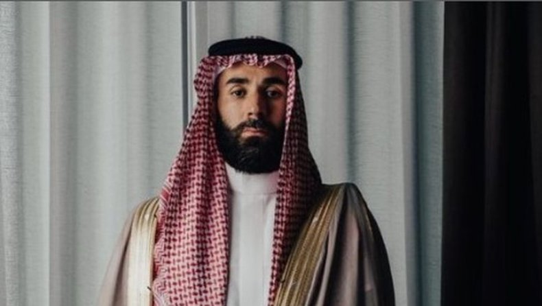 Le RN accuse Benzema pour sa tenue traditionnelle saoudienne!