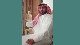 محرز بِالزيّ السعودي