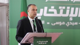 ها هو ذا الفتى “وليد” يشقّ طريقه نحو مبنى اتحاد الكرة