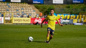 بداية “مغامرات” عمورة في بلجيكا