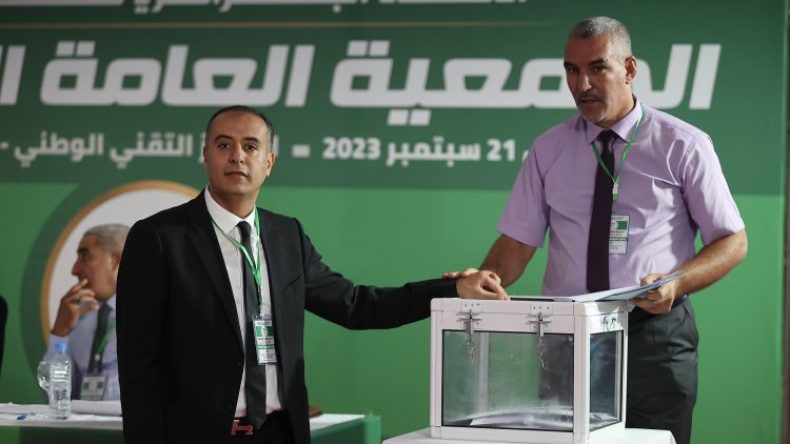 سعدي يتلقّى دعما قويا من رئيس “الفيفا”