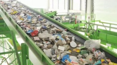 Saison estivale: Plus de 3000 tonnes de déchets ménagers collectés quotidiennement à Alger