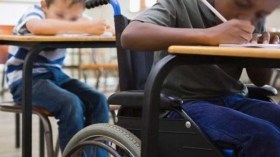 تلاميذ معوقون ومعوزّون يطالبون بالمنحة المدرسية والخدمات الصحية