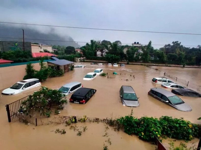 L’Algérie décide l’envoi en urgence d’importantes aides humanitaires en Libye