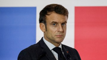 هل أصيب الرئيس ماكرون بإسهال فكري؟