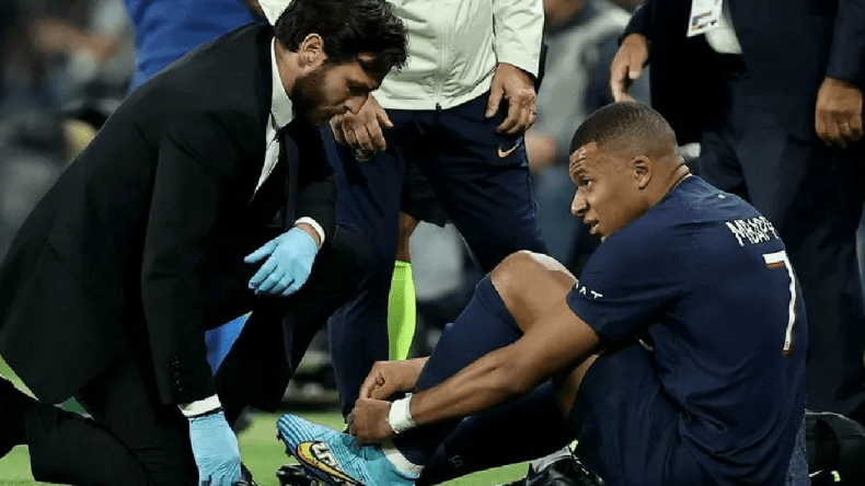 مدرب باريس سان جيرمان يكشف تفاصيل إصابة مبابي