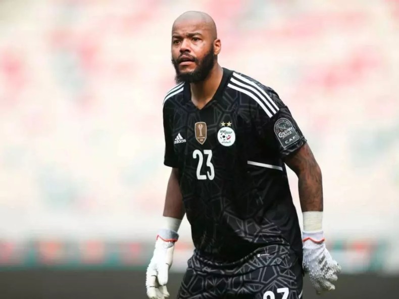 Raïs M’Bolhi signe pour deux ans au CR Belouizdad