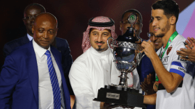 رئيس “الكاف” يرفع معنويات اتحاد العاصمة قبل التنقل إلى المغرب