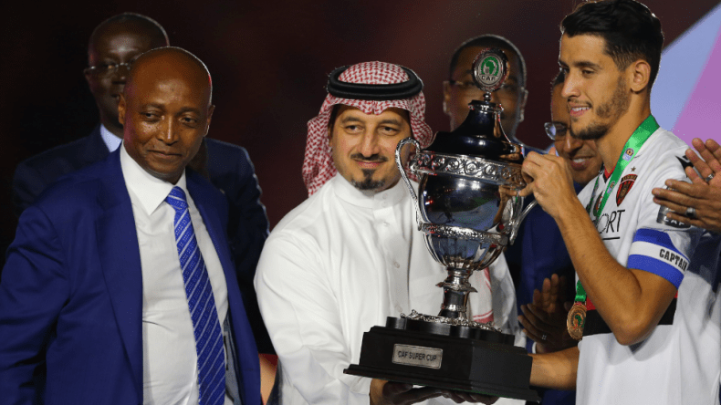 رئيس “الكاف” يرفع معنويات اتحاد العاصمة قبل التنقل إلى المغرب