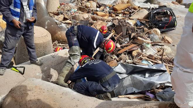 درنة : الحماية المدنية الجزائرية تواصل عمليات البحث (فيديو)