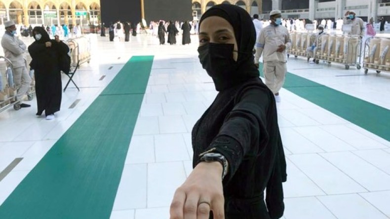 لبداية زوجية مباركة.. عرسان يذهبون للعمرة بدل شهر العسل