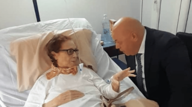 وزير المجاهدين يزور المجاهدة “جميلة بوحيرد” بالمستشفى (صور)
