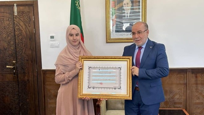 بلمهدي يُكرّم المتوجة بالمرتبة الثالثة في مسابقة “الشيخة فاطمة” الدولية للقرآن الكريم بدبي